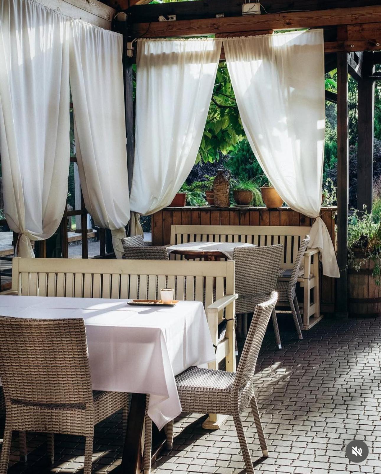 Hotel Bannyi Dvor Uzyn Bagian luar foto